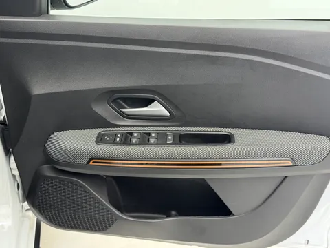 DU23YFK Dacia Sandero Stepway 1.0 TCe Bi-Fuel Journey 5dr Thumbnail #18