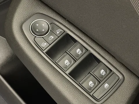 DN73JCX Renault Clio 1.6 E-TECH full hybrid 145 Esprit Alpine 5dr Auto Thumbnail #19