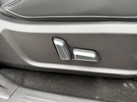 DE75VZZ SEAT Leon 2.0 TDI 184 FR 5dr DSG Thumbnail #16