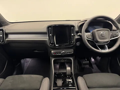 OV75ULP Volvo XC40 2.0 B3P Plus Dark 5dr Auto Thumbnail #10