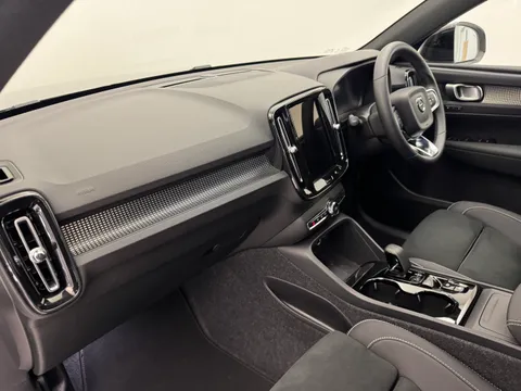OV75ULP Volvo XC40 2.0 B3P Plus Dark 5dr Auto Thumbnail #12