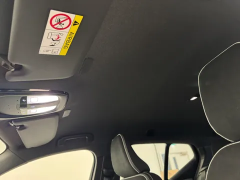 OV75ULP Volvo XC40 2.0 B3P Plus Dark 5dr Auto Thumbnail #17