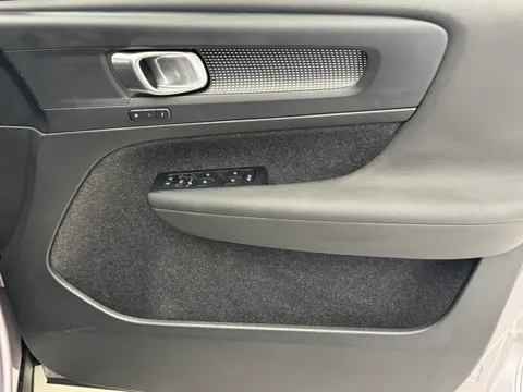 OV75ULP Volvo XC40 2.0 B3P Plus Dark 5dr Auto Thumbnail #19