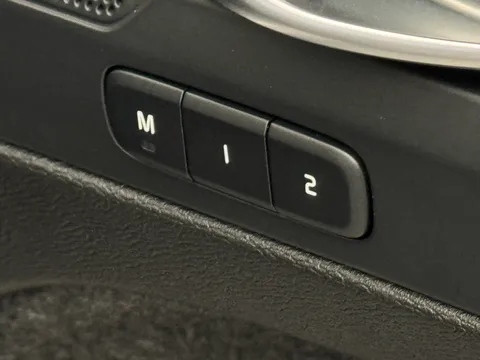 OV75ULP Volvo XC40 2.0 B3P Plus Dark 5dr Auto Thumbnail #21