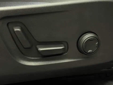 OV75ULP Volvo XC40 2.0 B3P Plus Dark 5dr Auto Thumbnail #22