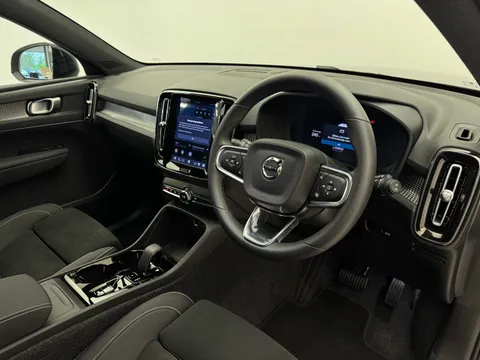 OV75ULP Volvo XC40 2.0 B3P Plus Dark 5dr Auto Thumbnail #9