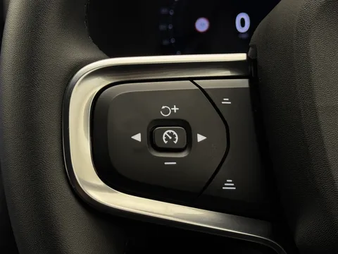 OV75ULP Volvo XC40 2.0 B3P Plus Dark 5dr Auto Thumbnail #23