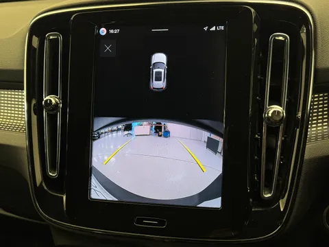 OV75ULP Volvo XC40 2.0 B3P Plus Dark 5dr Auto Thumbnail #16
