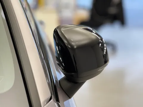 OV75ULP Volvo XC40 2.0 B3P Plus Dark 5dr Auto Thumbnail #32