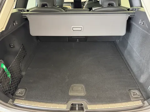 OY75LJK Volvo XC60 2.0 B5P Ultra Dark 5dr AWD Geartronic Thumbnail #19