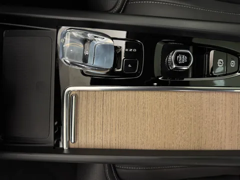 OY75LJK Volvo XC60 2.0 B5P Ultra Dark 5dr AWD Geartronic Thumbnail #24