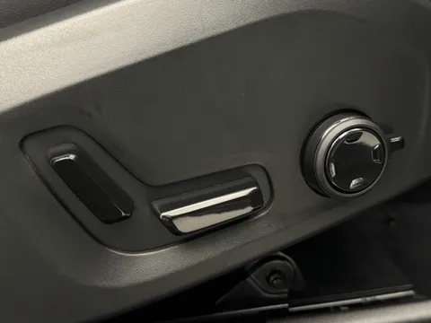 OY75LJK Volvo XC60 2.0 B5P Ultra Dark 5dr AWD Geartronic Thumbnail #27