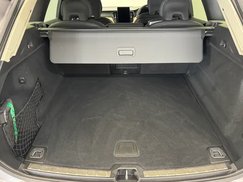 OY75XBB Volvo XC60 2.0 B5P Plus Dark 5dr AWD Geartronic Thumbnail #18