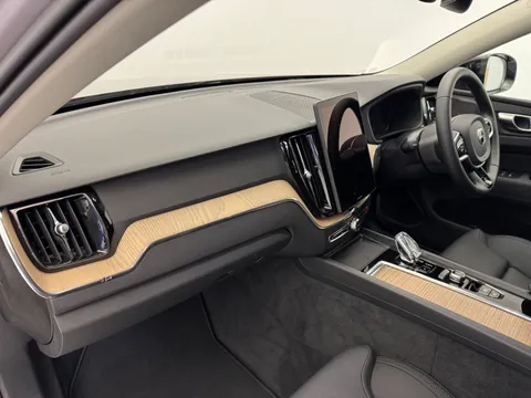 OY75XBB Volvo XC60 2.0 B5P Plus Dark 5dr AWD Geartronic Thumbnail #11