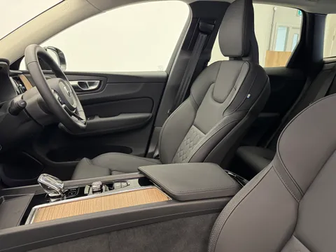 OY75XBB Volvo XC60 2.0 B5P Plus Dark 5dr AWD Geartronic Thumbnail #20