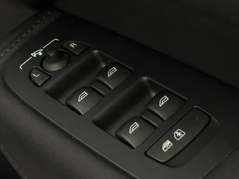 OY75XBB Volvo XC60 2.0 B5P Plus Dark 5dr AWD Geartronic Thumbnail #22