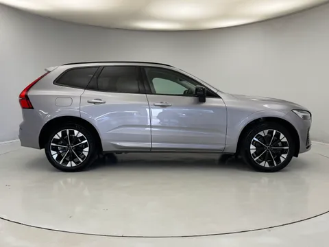 OY75XBB Volvo XC60 2.0 B5P Plus Dark 5dr AWD Geartronic Thumbnail #2