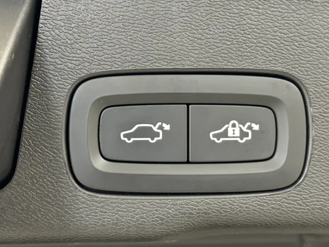 OY75XBB Volvo XC60 2.0 B5P Plus Dark 5dr AWD Geartronic Thumbnail #24