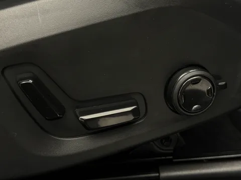 OY75XBB Volvo XC60 2.0 B5P Plus Dark 5dr AWD Geartronic Thumbnail #30