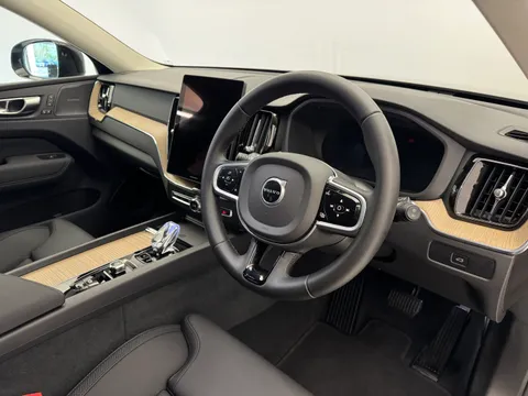 OY75XBB Volvo XC60 2.0 B5P Plus Dark 5dr AWD Geartronic Thumbnail #10