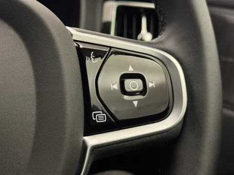 OY75XBB Volvo XC60 2.0 B5P Plus Dark 5dr AWD Geartronic Thumbnail #32