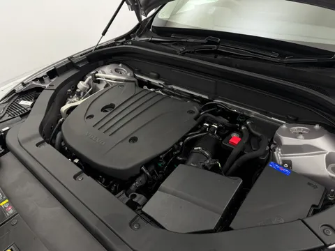 OY75XBB Volvo XC60 2.0 B5P Plus Dark 5dr AWD Geartronic Thumbnail #36