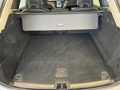 RE25WGJ Volvo XC60 2.0 T6 [350] RC PHEV Plus Dark 5dr AWD Geartronic Thumbnail #13