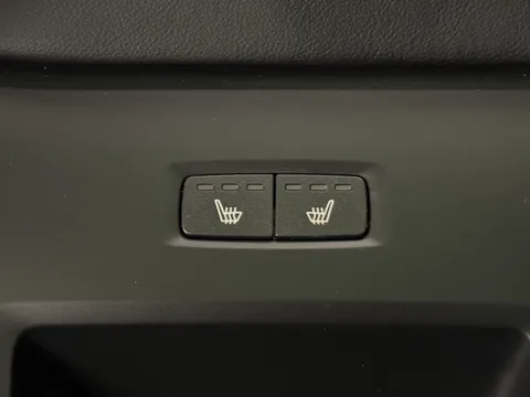 RE25WGJ Volvo XC60 2.0 T6 [350] RC PHEV Plus Dark 5dr AWD Geartronic Thumbnail #16