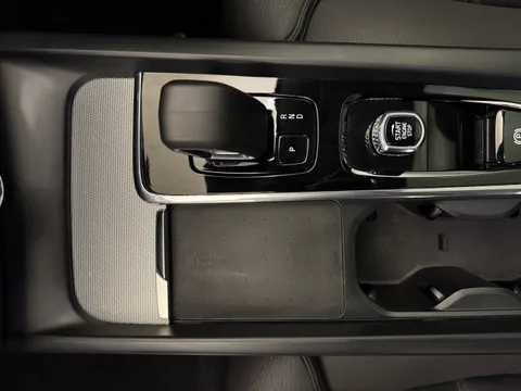 RE25WGJ Volvo XC60 2.0 T6 [350] RC PHEV Plus Dark 5dr AWD Geartronic Thumbnail #17