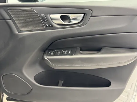RE25WGJ Volvo XC60 2.0 T6 [350] RC PHEV Plus Dark 5dr AWD Geartronic Thumbnail #19