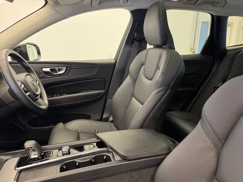 RE25WGJ Volvo XC60 2.0 T6 [350] RC PHEV Plus Dark 5dr AWD Geartronic Thumbnail #12