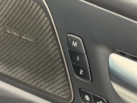 RE25WGJ Volvo XC60 2.0 T6 [350] RC PHEV Plus Dark 5dr AWD Geartronic Thumbnail #23