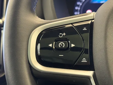 RE25WGJ Volvo XC60 2.0 T6 [350] RC PHEV Plus Dark 5dr AWD Geartronic Thumbnail #26