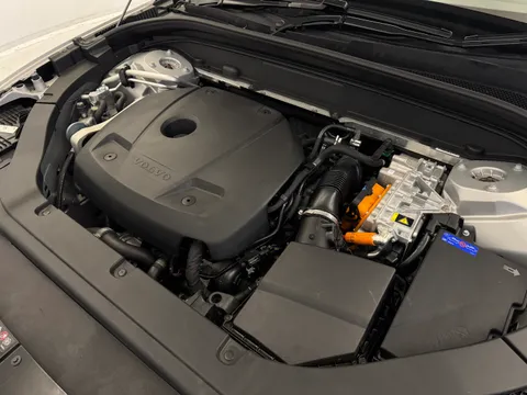 RE25WGJ Volvo XC60 2.0 T6 [350] RC PHEV Plus Dark 5dr AWD Geartronic Thumbnail #33