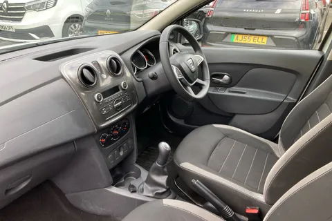 3 of 40 for DACIA SANDERO STEPWAY 0.9 TCe Essential 5dr