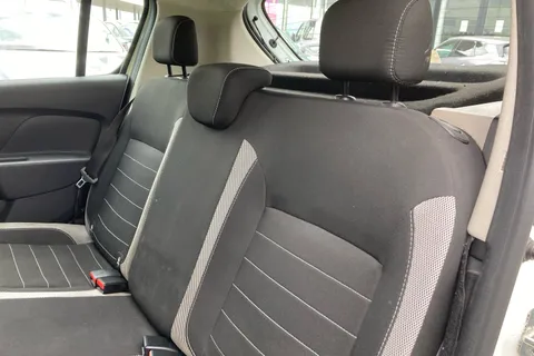 9 of 40 for DACIA SANDERO STEPWAY 0.9 TCe Essential 5dr