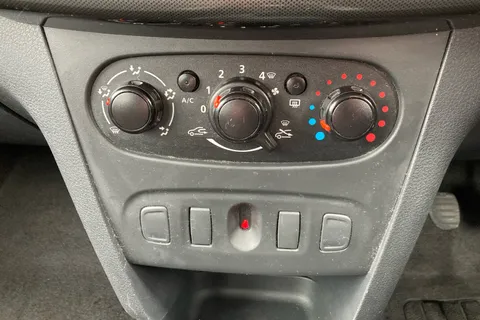 13 of 40 for DACIA SANDERO STEPWAY 0.9 TCe Essential 5dr