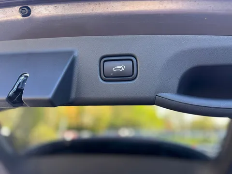 MK73SOC Hyundai Tucson 1.6 TGDi Ultimate 5dr 2WD Thumbnail #10