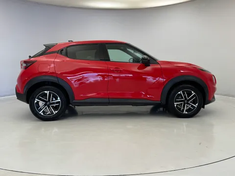 DS25AOE Nissan Juke 1.0 DiG-T N-Connecta 5dr DCT Thumbnail #11