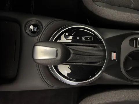 DS25AOE Nissan Juke 1.0 DiG-T N-Connecta 5dr DCT Thumbnail #18