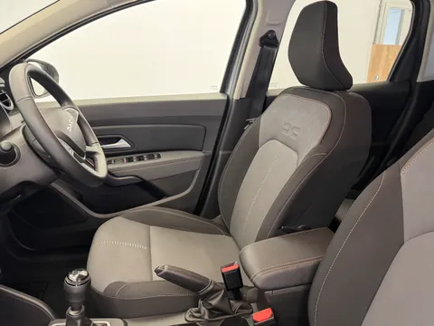 DY73OCC Dacia Duster 1.3 TCe 130 Extreme 5dr Thumbnail #13