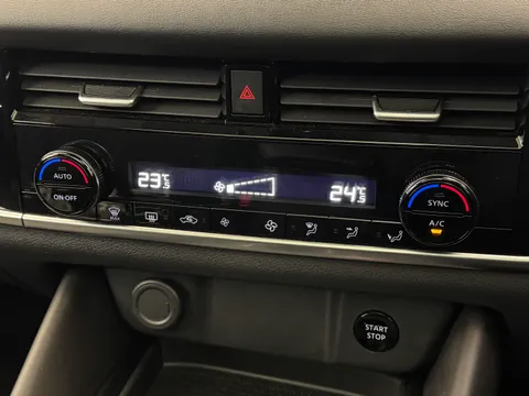 FN23SKD Nissan Qashqai 1.5 E-Power N-Connecta [Glass Roof] 5dr Auto Thumbnail #28