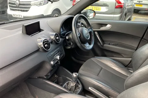 ML18YGD Audi A1 1.0 TFSI S Line Nav 5dr Thumbnail #4