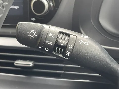 MK73SHV Hyundai i20 1.0T GDi 48V MHD SE Connect 5dr Thumbnail #20