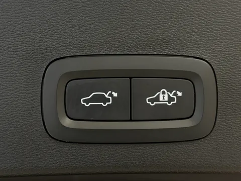 DV73NXD Volvo XC40 2.0 B3P Ultimate Dark 5dr Auto Thumbnail #15