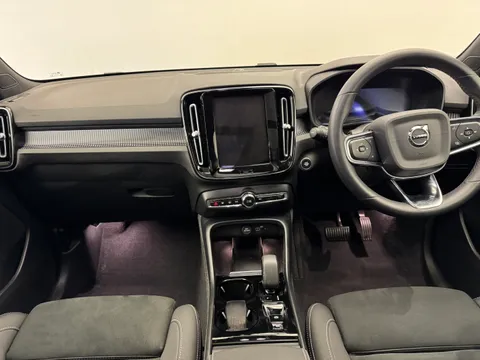 DV73NXD Volvo XC40 2.0 B3P Ultimate Dark 5dr Auto Thumbnail #16