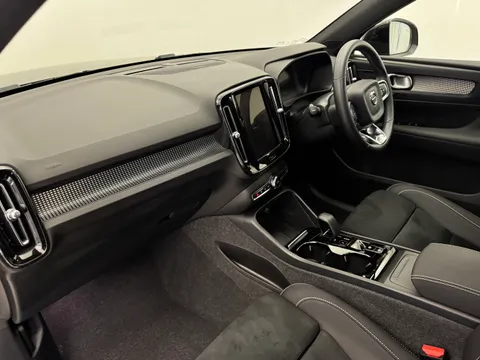 DV73NXD Volvo XC40 2.0 B3P Ultimate Dark 5dr Auto Thumbnail #17