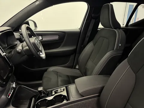DV73NXD Volvo XC40 2.0 B3P Ultimate Dark 5dr Auto Thumbnail #20
