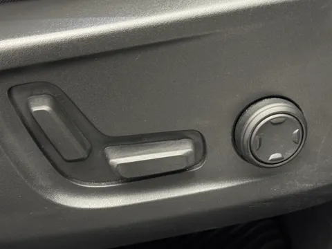 DV73NXD Volvo XC40 2.0 B3P Ultimate Dark 5dr Auto Thumbnail #27