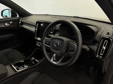 DV73NXD Volvo XC40 2.0 B3P Ultimate Dark 5dr Auto Thumbnail #28
